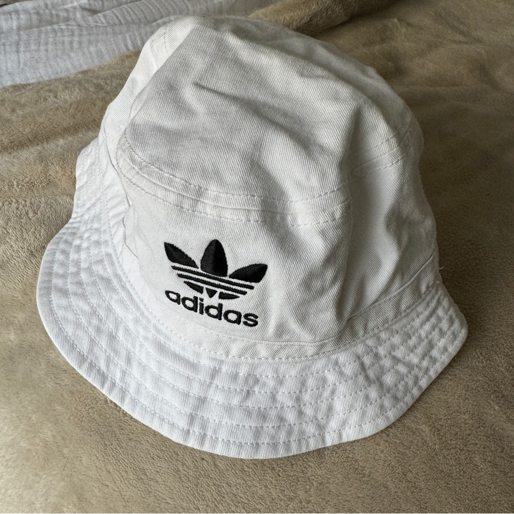 ADIDAS Bucket Hat White